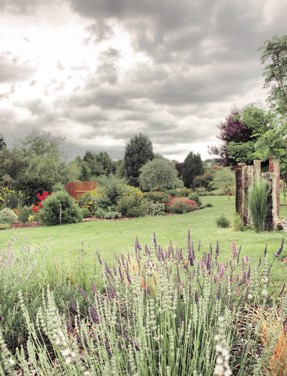 English Country Garden Photo Shoot – shot by Lyssandra Rutherford